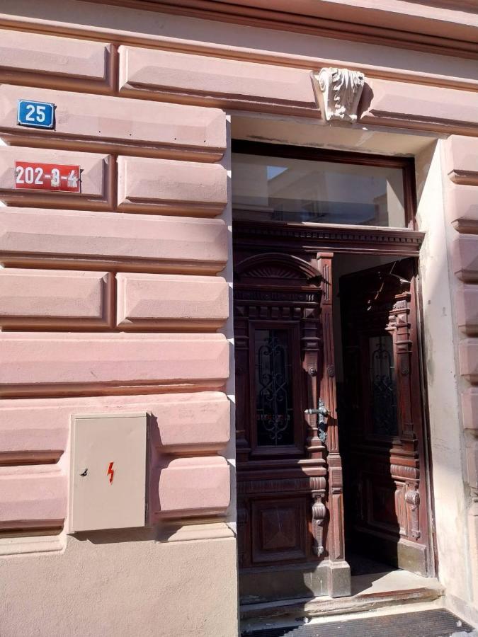 Byt 2+Kk Na Velkem Namesti Hradec Králové المظهر الخارجي الصورة