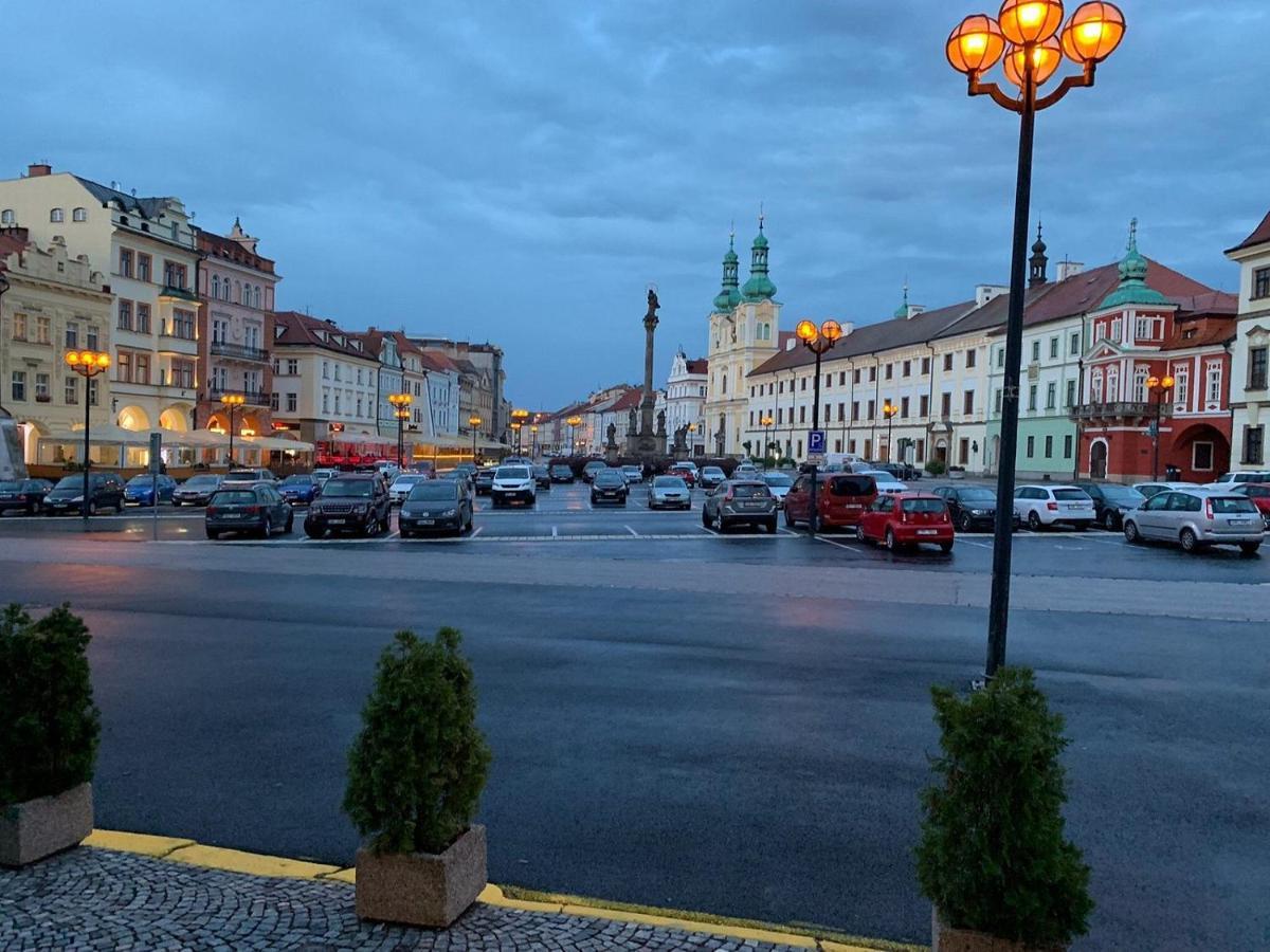 Byt 2+Kk Na Velkem Namesti Hradec Králové المظهر الخارجي الصورة